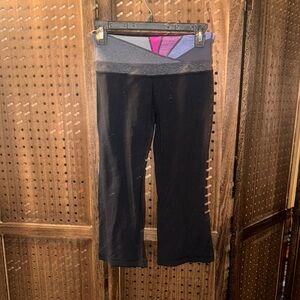 Lululemon Athletica Black and Gray Leggings‎ Sleek Athletic Fit MUST BUNDLE